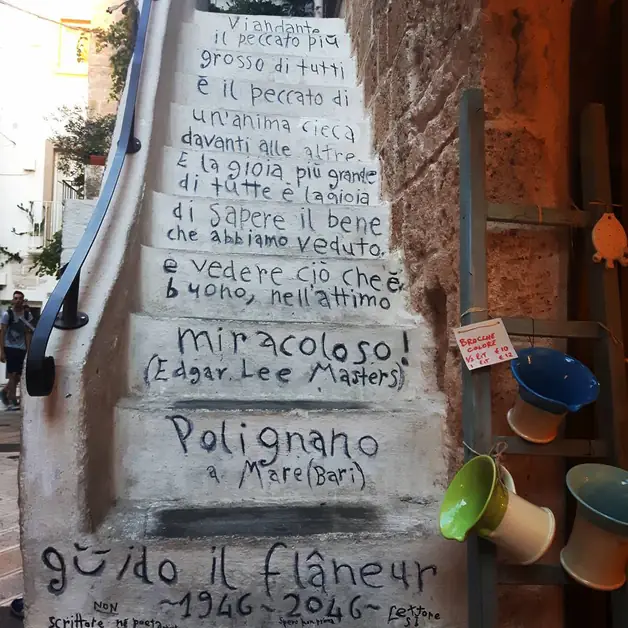 Poésie et street art à Polignano
