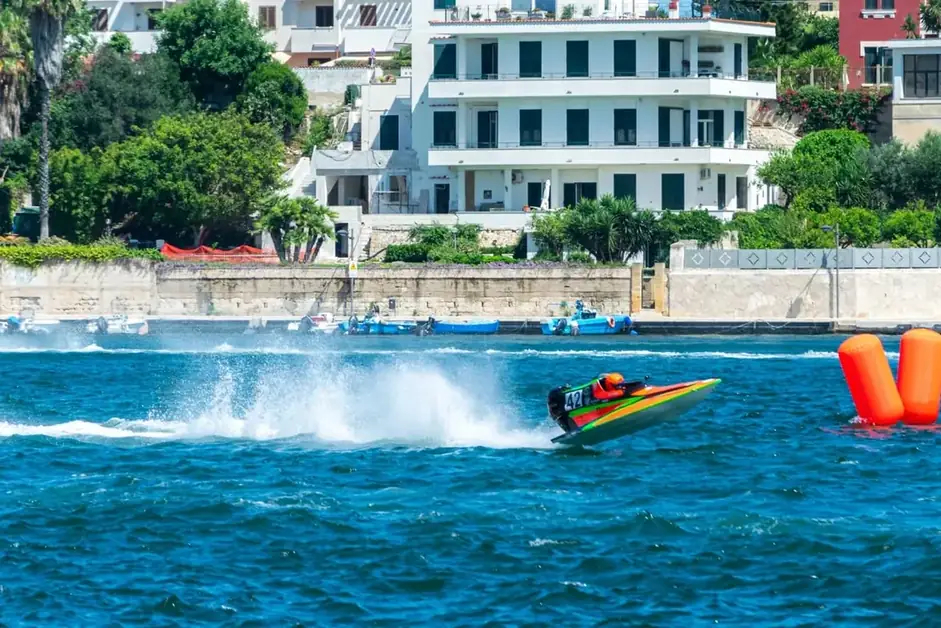 Brindisi und die Motonautik