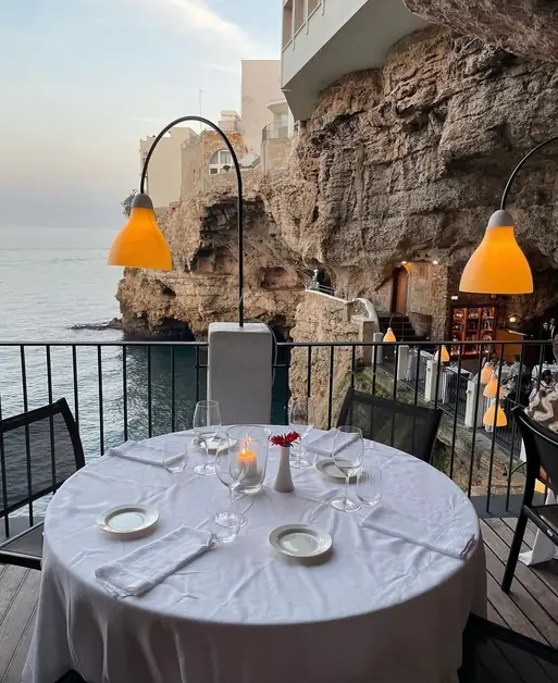 Grotta Palazzese: Lusso e Mare