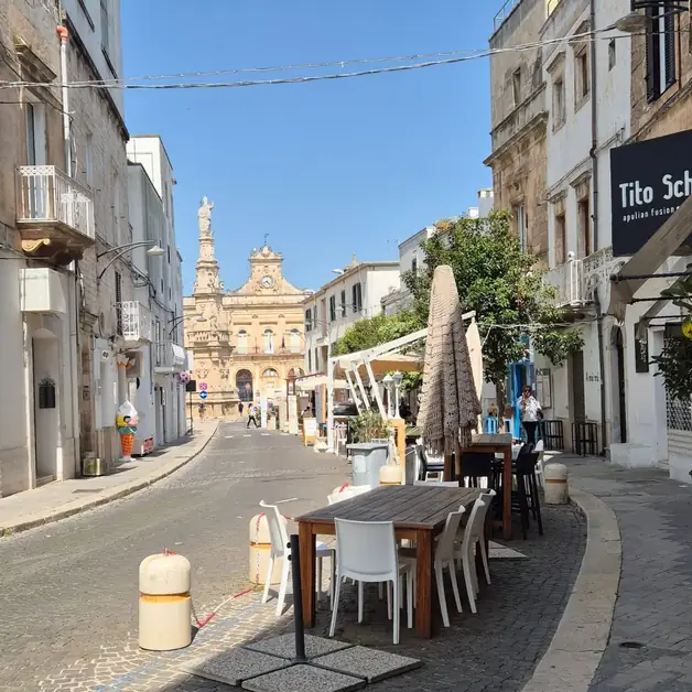 Place de la Liberté : Cœur d'Ostuni