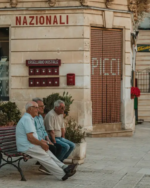 Scopri Carovigno tra ulivi e silenzi magici