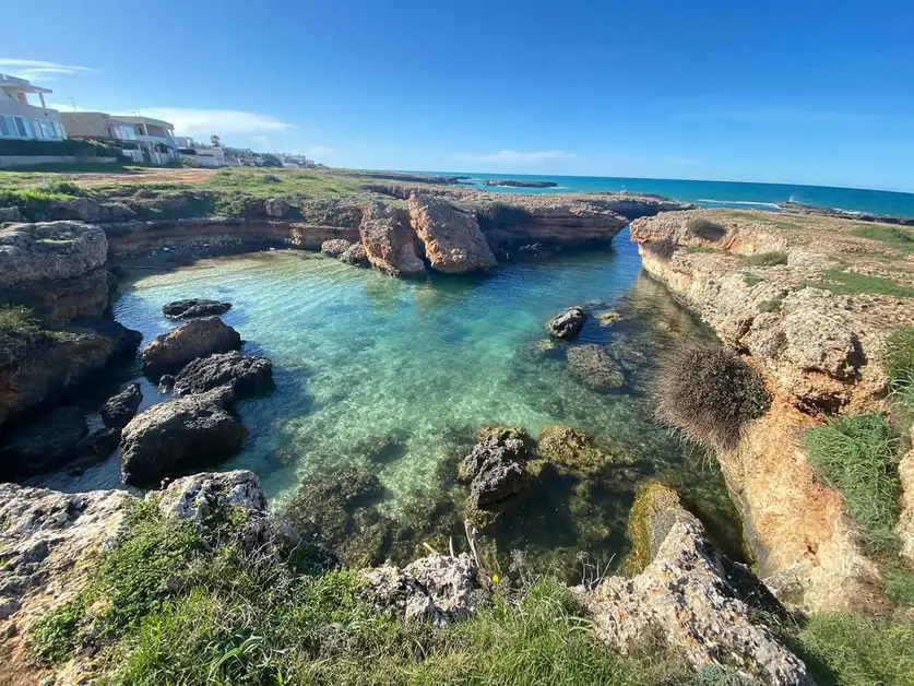 Découvrez la plage secrète entre Torre Santa Sabina et Carovigno