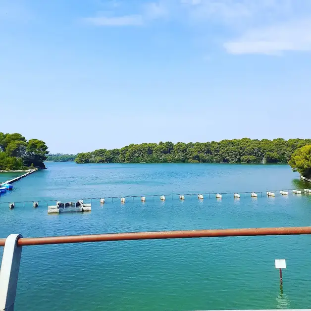 Explora los Lagos Alimini en Salento para una escapada natural