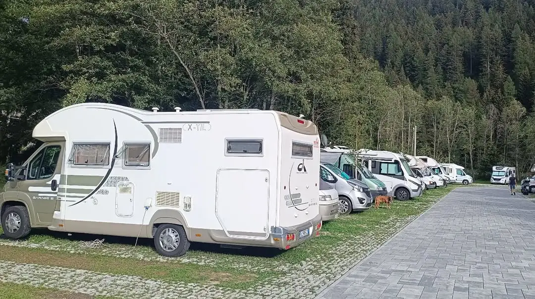 Les meilleures aires de stationnement pour camping-cars à Donnas pour tous les besoins