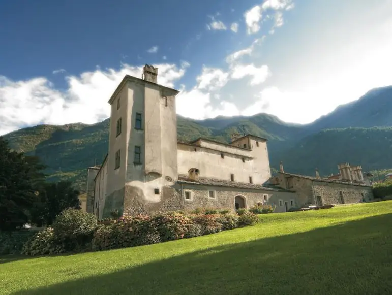 Explore le Château d'Issogne et son histoire fascinante