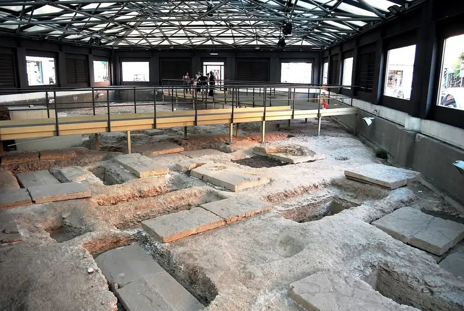 Explora el misterio de Taranto subterránea