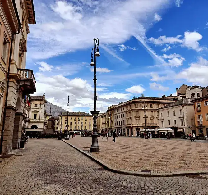 Parcheggio ad Aosta Centro per Turisti nel 2025