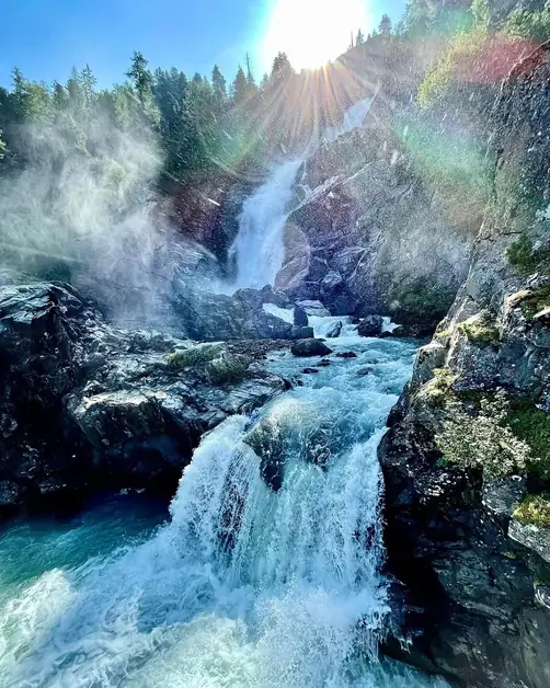 鲁托瀑布完整指南,独特的徒步旅行体验