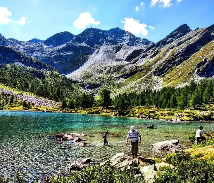 Descubre el Lago d'Arpy y sus maravillas naturales