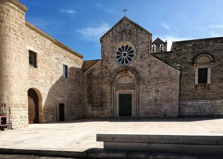 Parcheggio facile vicino al Monastero di Colonna a Trani