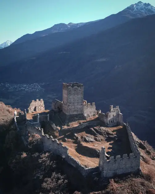 Explore le Château de Cly entre histoire et nature