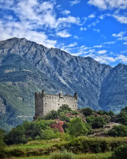Explora el Castillo de Ussel en Valle de Aosta