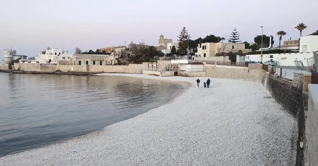 Guida alle spiagge libere di Trani per l'estate