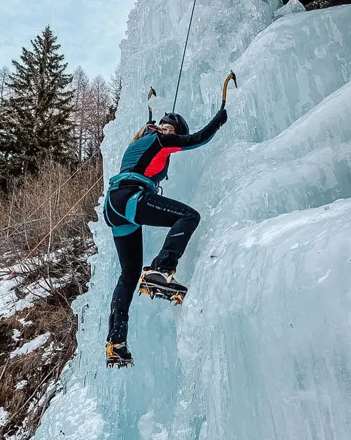 Eisklettern an den Wasserfällen von Lillaz im Aostatal