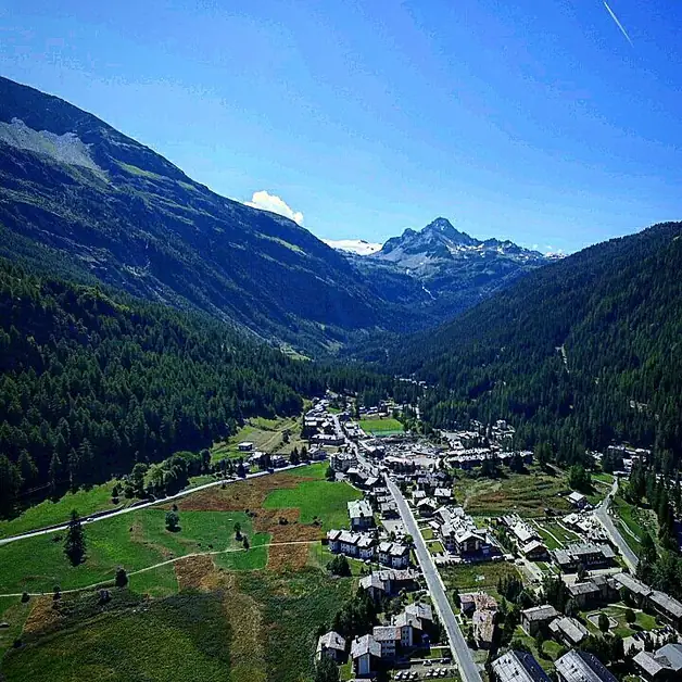 Parking in La Thuile for a stress-free visit