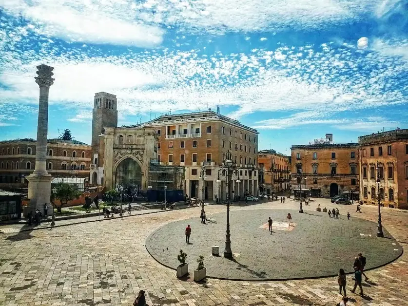 Piazza Sant'Oronzo a Lecce tra storia e bellezza