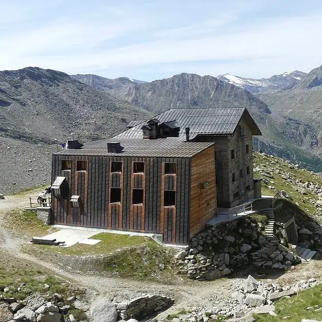Rifugio Chabod meta ideale per escursionisti e alpinisti