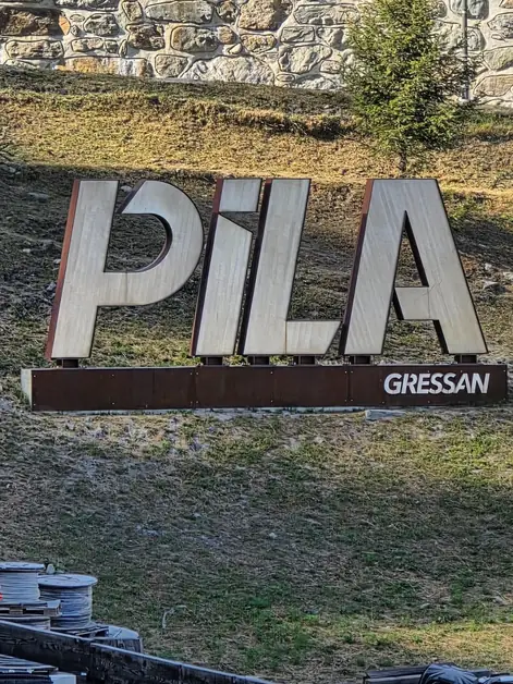Costs and rental points for skis in Pila