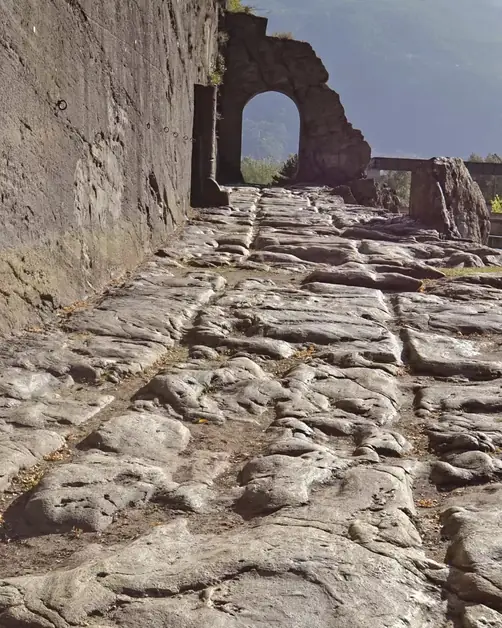 Esplora la Via delle Gallie e la sua storia