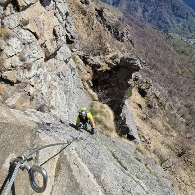 Ferrata Ciao Miki, una aventura imperdible en Piemonte