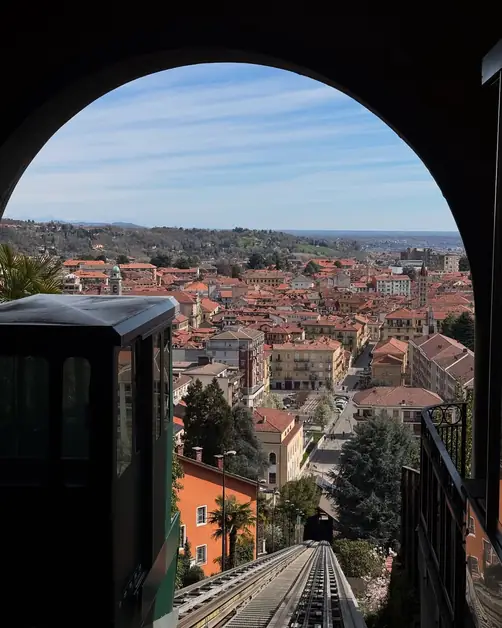 Piazzo de Biella entre historia y panoramas impresionantes