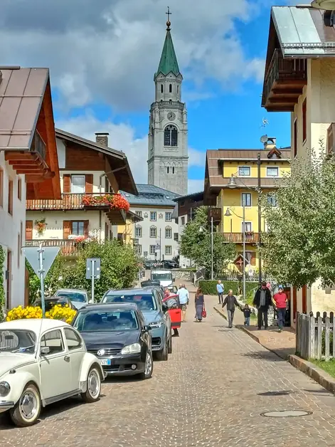 Cortina d'Ampezzo between nature and alpine culture