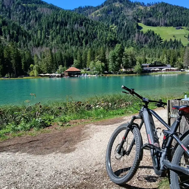 多比亚科湖：不可错过的自然与历史