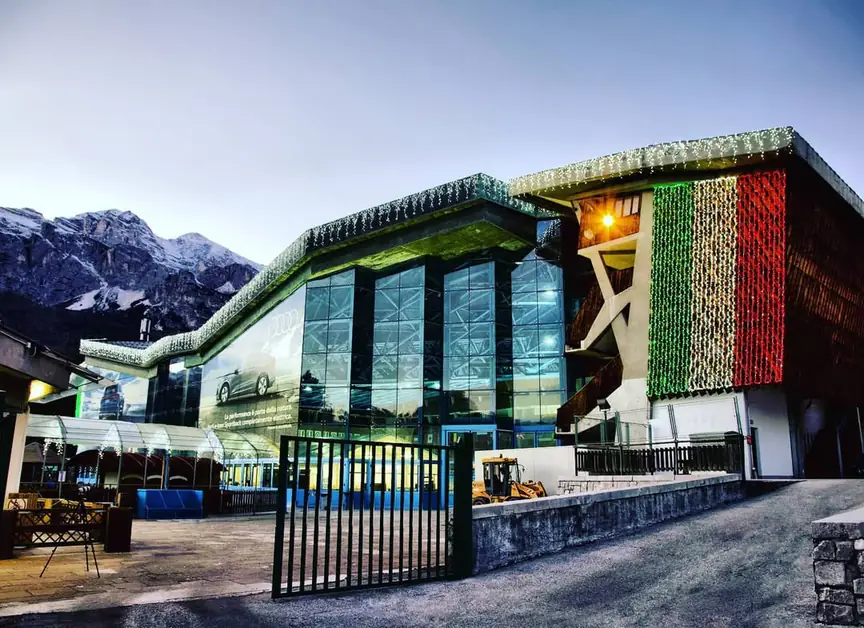 Scopri il fascino dello Stadio Olimpico del Ghiaccio