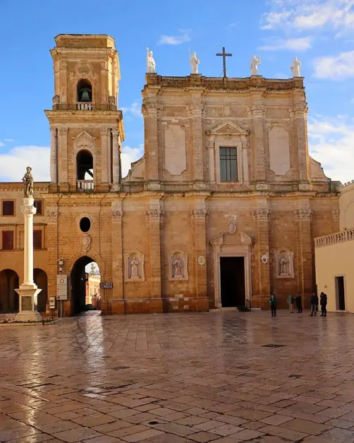 ブリンディジにおける11月9日の歴史的意義