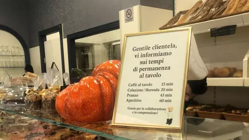 Limiti di tempo al Bar Novanta per una migliore esperienza