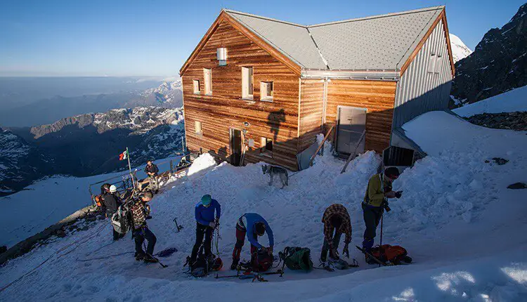Rifugio Marco e Rosa: dormire a 3.600 metri sul Bernina