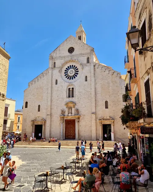 Bari Vecchia mit dem Auto: Parkplätze, Zugang und Gepäck