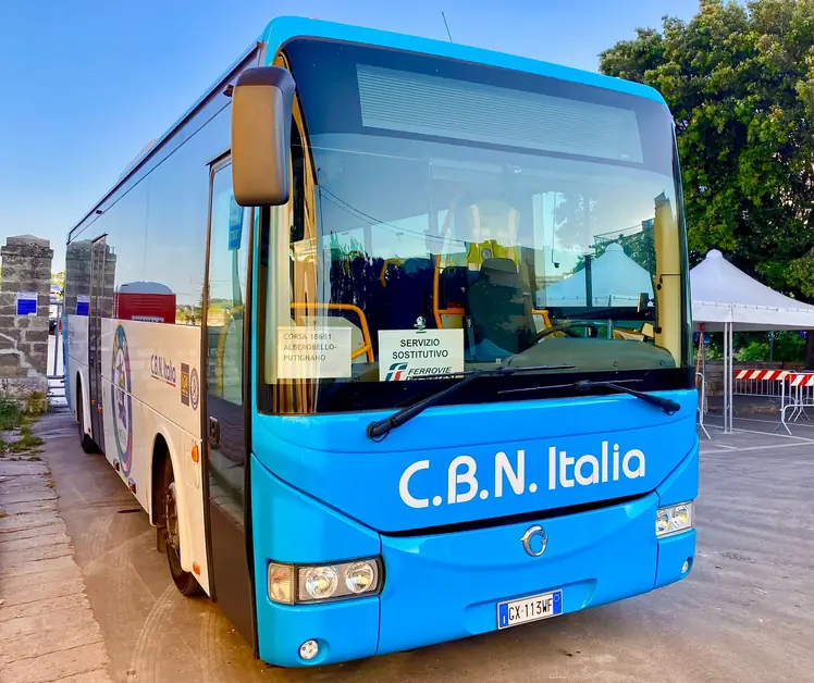 Monopoli-Alberobello: wie man mit dem Direktbus ankommt