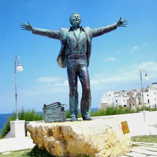 Statue of Modugno in Polignano