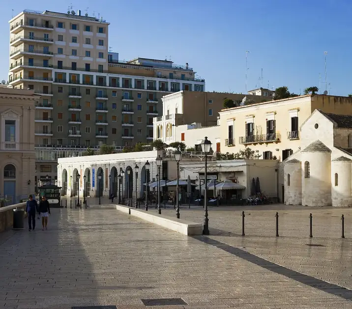 Discover Bari with Info Point