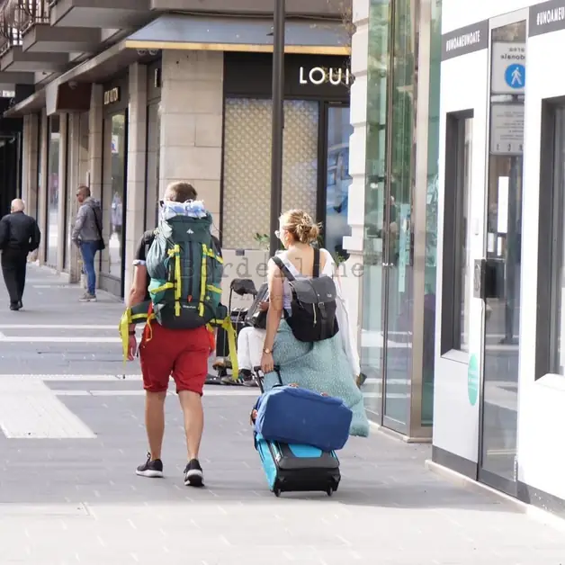 Discover Bari: Mobile Info Point!