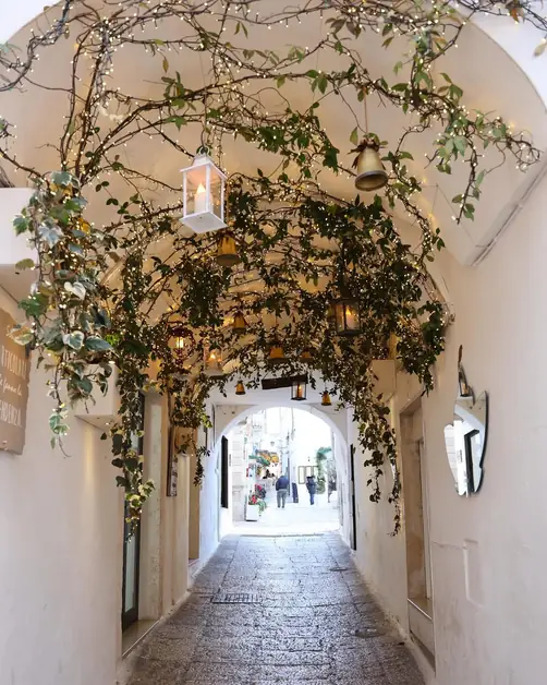 Discovering Cisternino on Foot