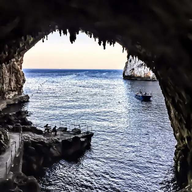 Explore the magic of Grotta Zinzulusa in Salento