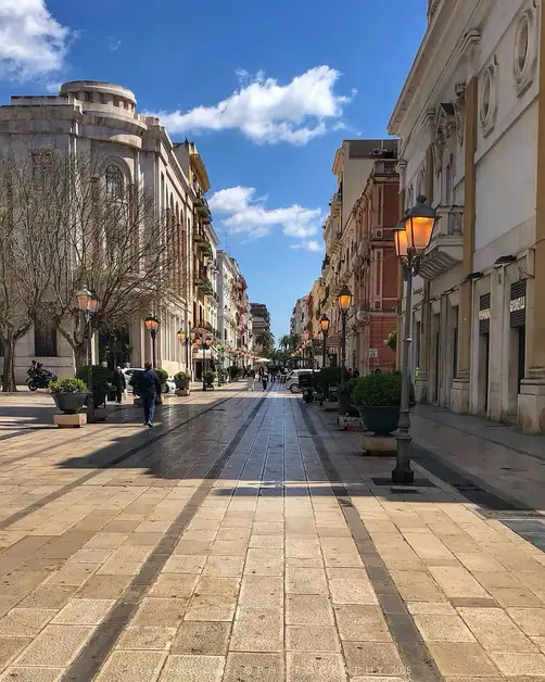 Explore the center of Taranto between history and modernity