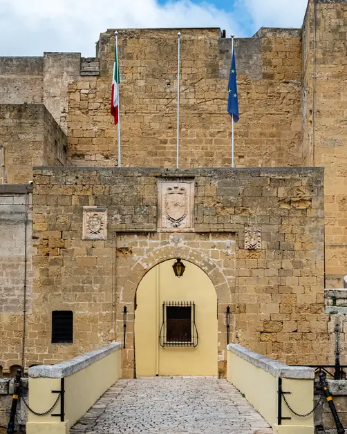 Explore the Svevo Castle of Brindisi and its history
