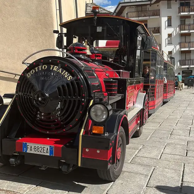Discover the tourist train of Courmayeur and its secrets