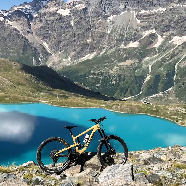 Mountain biking adventure at Lake Goillet