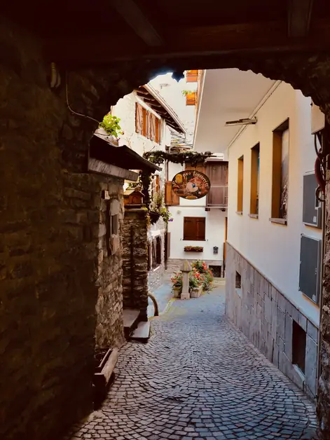 Romantic evening stroll in Courmayeur