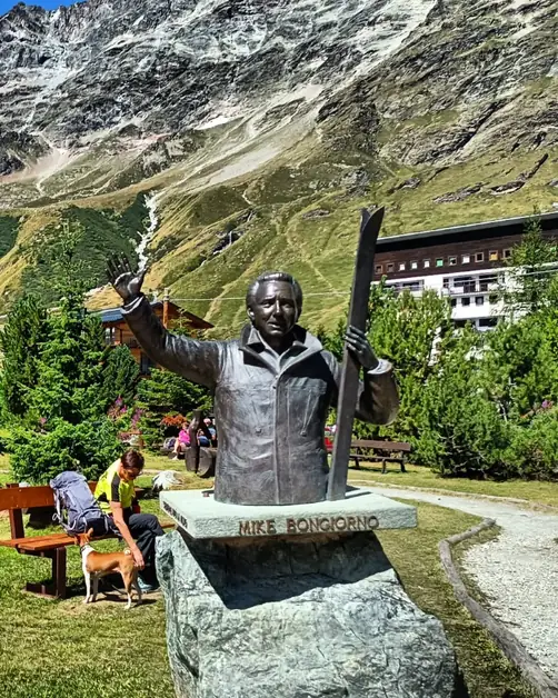 The must-see Mike Bongiorno statue in Cervinia