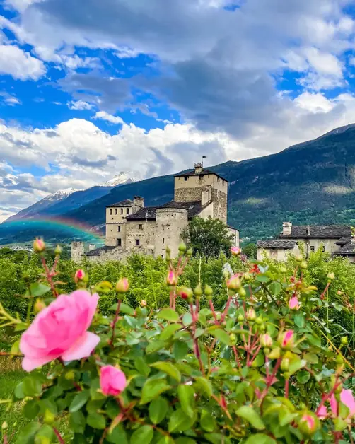 Trekking among castles and vineyards in Aosta Valley