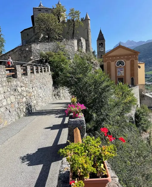 Visit the Castello di Saint-Pierre in Aosta Valley
