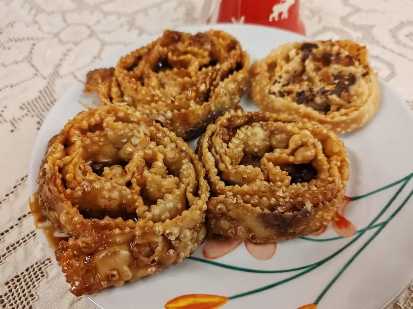 Pugliese cartellate the Christmas symbol of Puglia