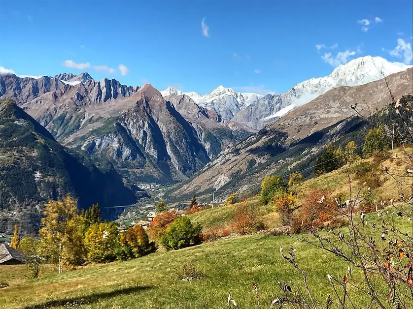The panoramic trail between Challancin and Morge