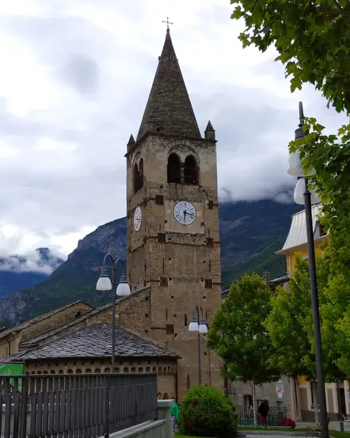 Walking in the Center of Saint-Vincent