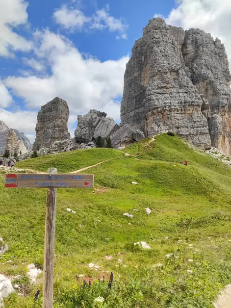 Five Towers in Cortina d'Ampezzo between history and adventure